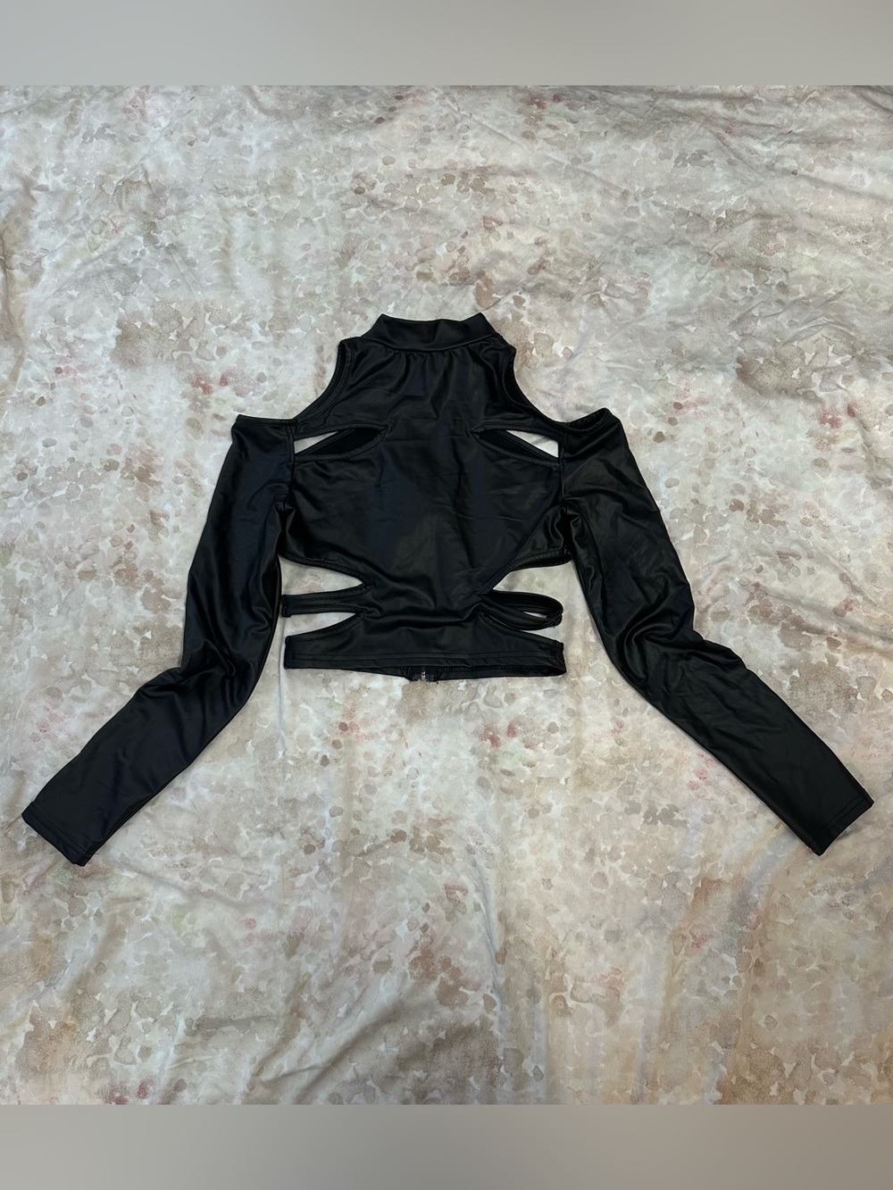SHEIN Black Long-Sleeve Cutout Crop Top